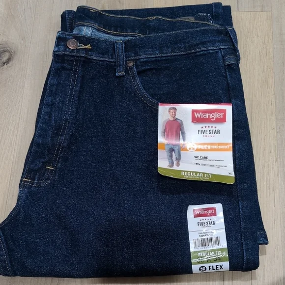 Wrangler Men's Dark Blue Relaxed Jeans - Picture 1 of 6